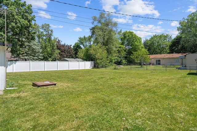 1813 Crescent Dr, Warsaw, IN 46580 - view of yard