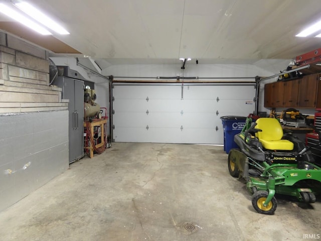 105 Shawnee Dr, Bedford, IN 47421 - view of garage