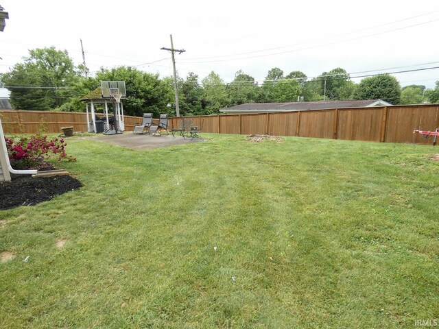 105 Shawnee Dr, Bedford, IN 47421 - view of yard featuring a patio