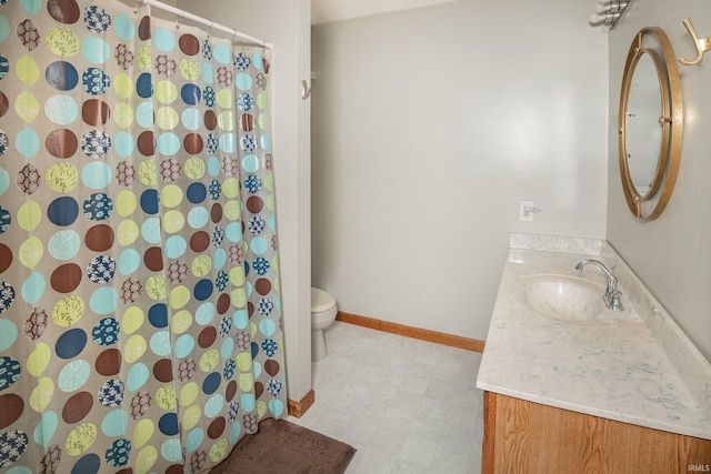 4641 W Harvest Ln, Bloomington, IN 47404 - full bathroom featuring vanity, toilet, baseboards, and a shower with curtain