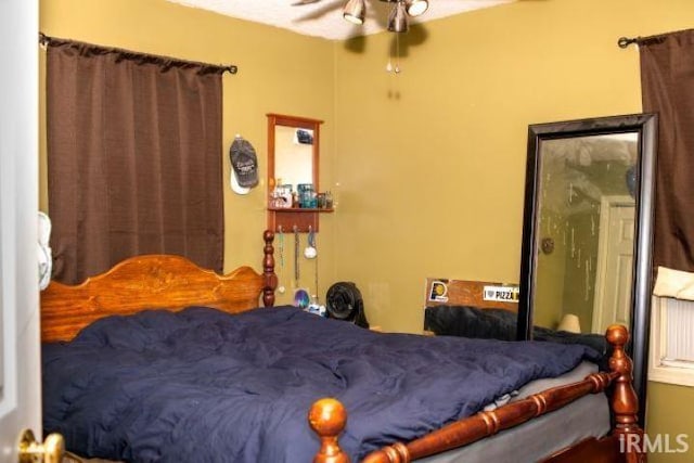 2447 S Meridian St, Marion, IN 46953 - bedroom featuring ceiling fan