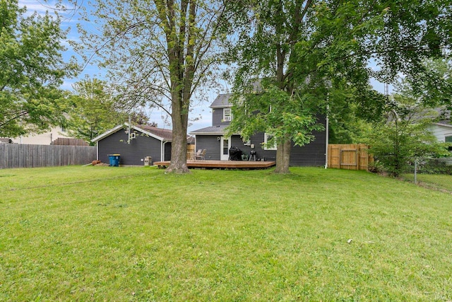 726 S Johnson, Bluffton, IN 46714 - view of yard with a deck