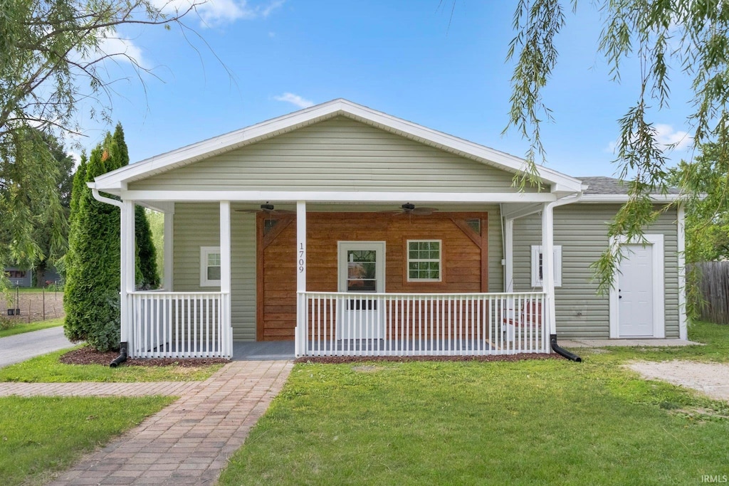 1709 Sabine St, Huntington, IN 46750 - bungalow-style house with covered porch and a front yard
