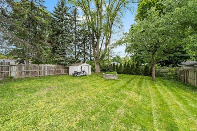 1718 Churchill Dr, South Bend, IN 46617 - view of yard