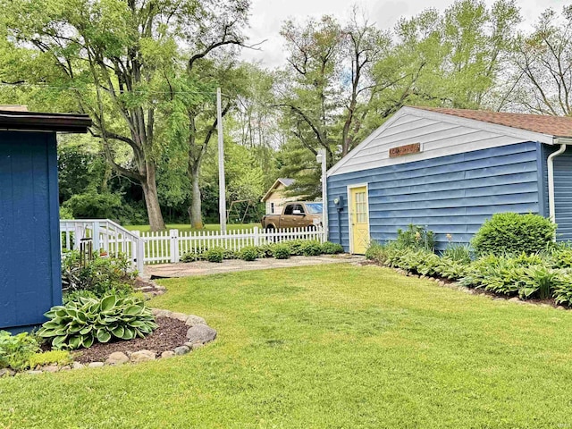 0731 S June Dr, Cromwell, IN 46732 - view of yard with view of wooded area