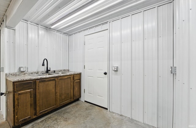714 Hazel St, Auburn, IN 46706 - bar area featuring concrete flooring and a sink
