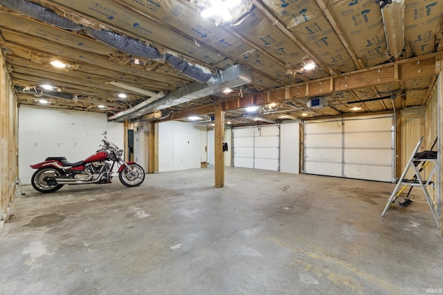 714 Hazel St, Auburn, IN 46706 - garage with a garage door opener