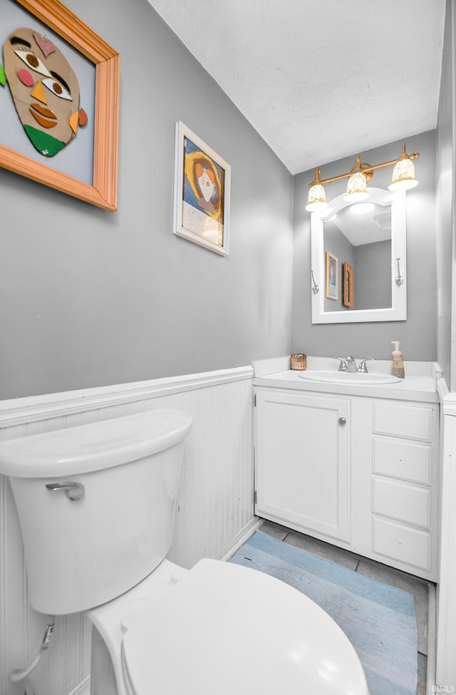 59483 Clover Rd, Mishawaka, IN 46544 - bathroom with a wainscoted wall, vanity, and a textured ceiling