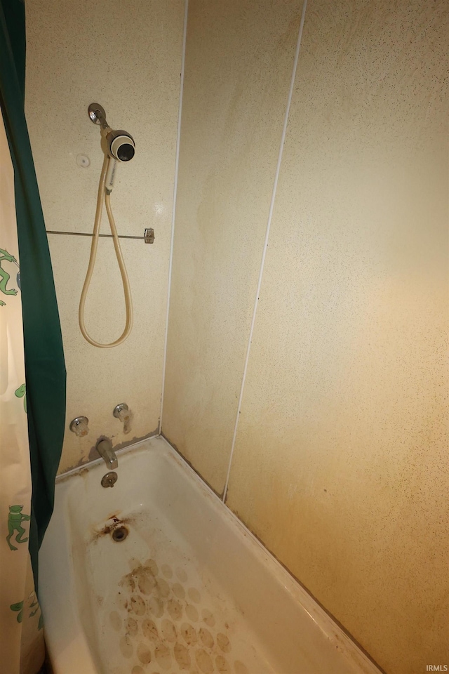 56825 Elmer Ave, South Bend, IN 46619 - bathroom featuring shower / bath combo with shower curtain