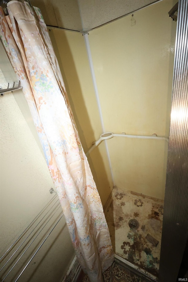 56825 Elmer Ave, South Bend, IN 46619 - bathroom with curtained shower