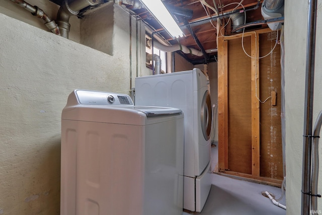 2305 E Virginia St, Evansville, IN 47711 - laundry area featuring washing machine and clothes dryer