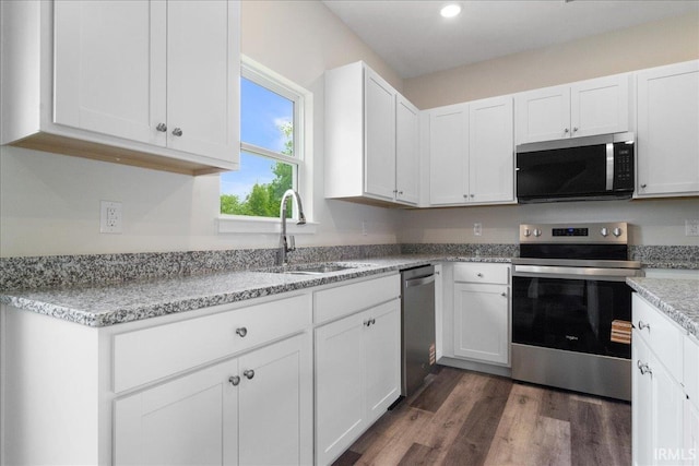 5582 Hillside Trl, Newburgh, IN 47630 - kitchen featuring stainless steel appliances, a sink, white cabinetry, and recessed lighting