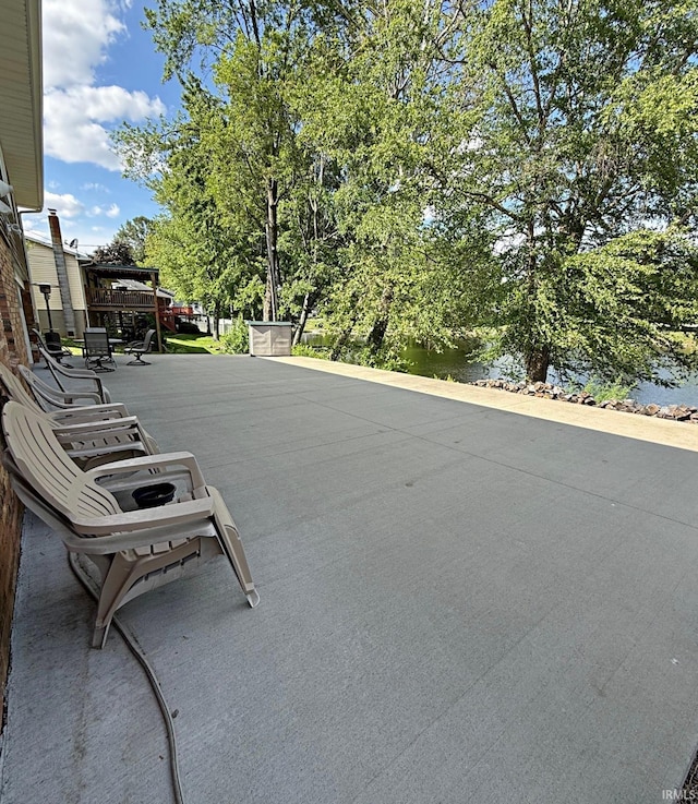 2124 Lakeview Dr, Washington, IN 47501 - view of patio / terrace