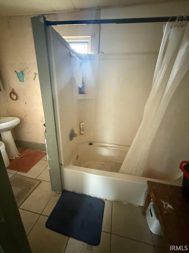 927 Wheatland Ave, Logansport, IN 46947 - full bathroom with tile patterned flooring, shower / bathtub combination with curtain, and toilet