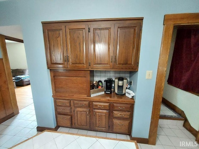 306 E 8th St, Jasper, IN 47546 - bar featuring light tile patterned floors and backsplash