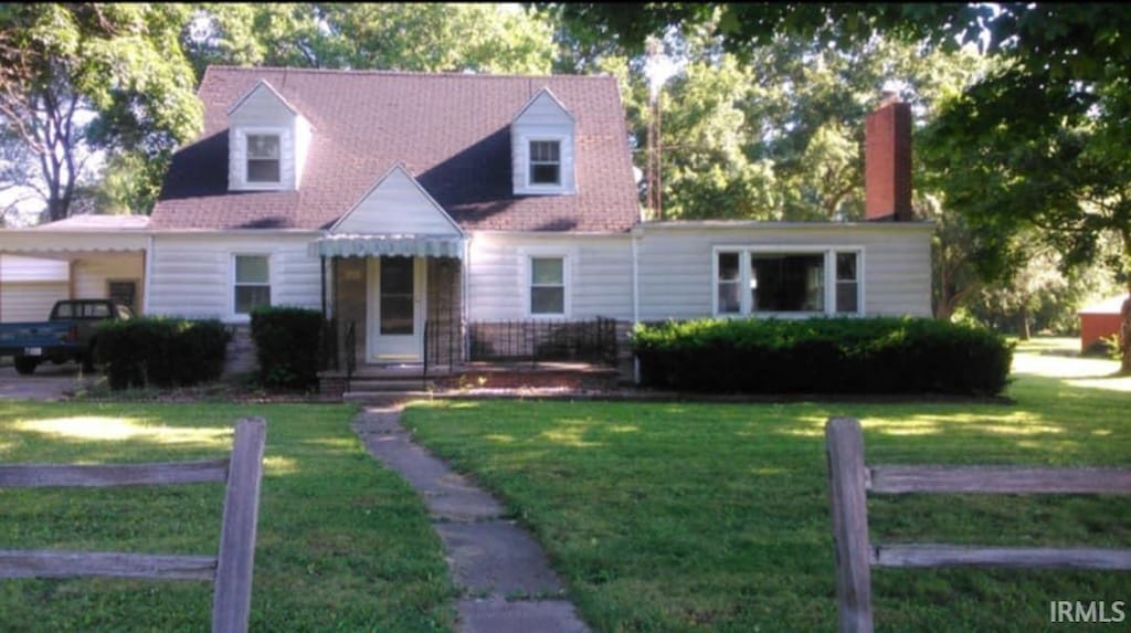 9331 W 310 N, Delphi, IN 46923 - cape cod-style house featuring a front yard