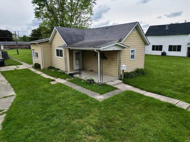 736 N 13th St, Elwood, IN 46036 - view of front of home with a front lawn and roof with shingles