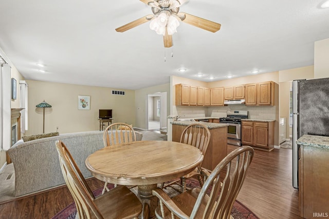 51062 Oak Hollow Ln, South Bend, IN 46628 - dining area with dark wood finished floors, ceiling fan, baseboards, and recessed lighting