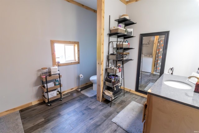 9143 S 900 W, Lafontaine, IN 46940 - bathroom with washer / dryer, toilet, wood finished floors, vanity, and baseboards