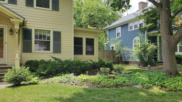 447 Englewood Ct, Fort Wayne, IN 46807 - view of side of home