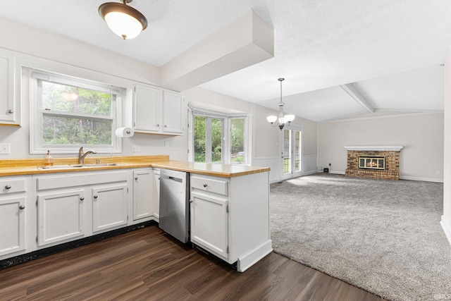 6420 Londonderry Ln, Fort Wayne, IN 46835 - kitchen featuring dishwasher, a peninsula, a sink, open floor plan, and light countertops