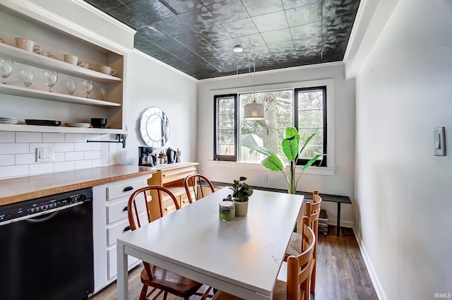 1920 Kenwood Ave, Fort Wayne, IN 46805 - dining room featuring wood finished floors, baseboards, crown molding, and an ornate ceiling