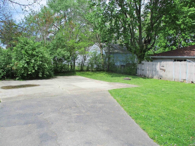 1103 S Jersey Ave, Muncie, IN 47302 - view of concrete driveway