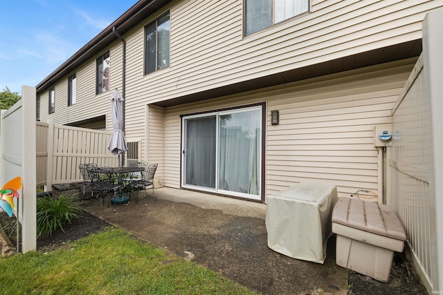2106 Bayside Ct, Fort Wayne, IN 46804 - back of house with a patio