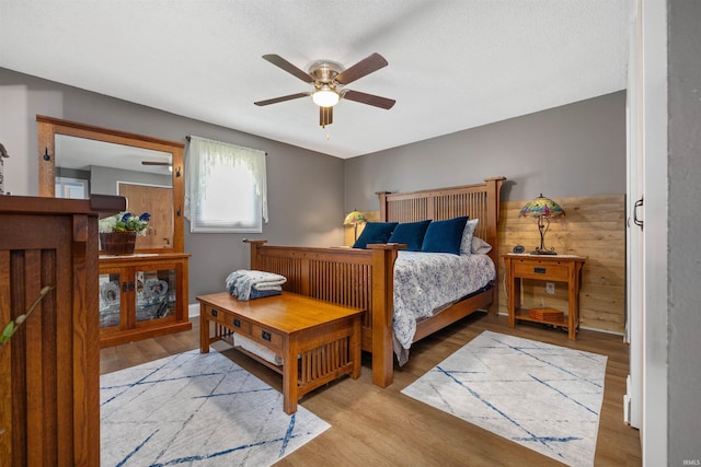6008 Hinsdale Ln, Fort Wayne, IN 46835 - bedroom with wood finished floors and ceiling fan