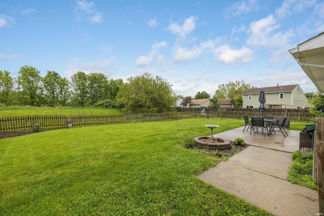 6008 Hinsdale Ln, Fort Wayne, IN 46835 - view of yard featuring a patio area