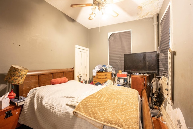430 S Columbia St, Warsaw, IN 46580 - bedroom featuring lofted ceiling and ceiling fan