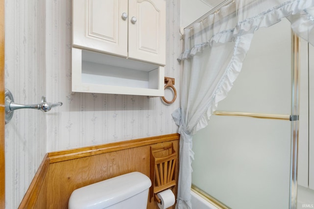 5460 N 550 E, Churubusco, IN 46723 - full bathroom with wallpapered walls and toilet