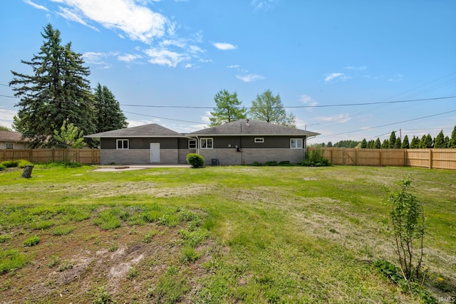 101 E Maple St, Fowler, IN 47944 - view of yard featuring a patio