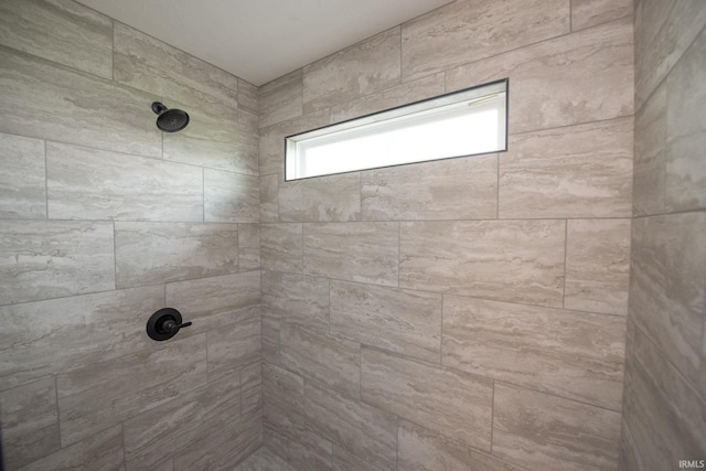 909 S Hoke Ave, Frankfort, IN 46041 - bathroom featuring tiled shower