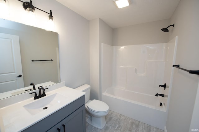 909 S Hoke Ave, Frankfort, IN 46041 - bathroom featuring wood finished floors, toilet, vanity, and washtub / shower combination