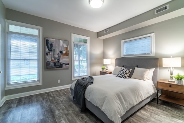 807 W Washington Blvd, Fort Wayne, IN 46802 - bedroom with wood finished floors and baseboards
