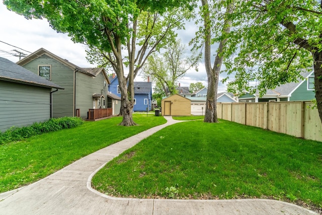 807 W Washington Blvd, Fort Wayne, IN 46802 - view of yard with a residential view