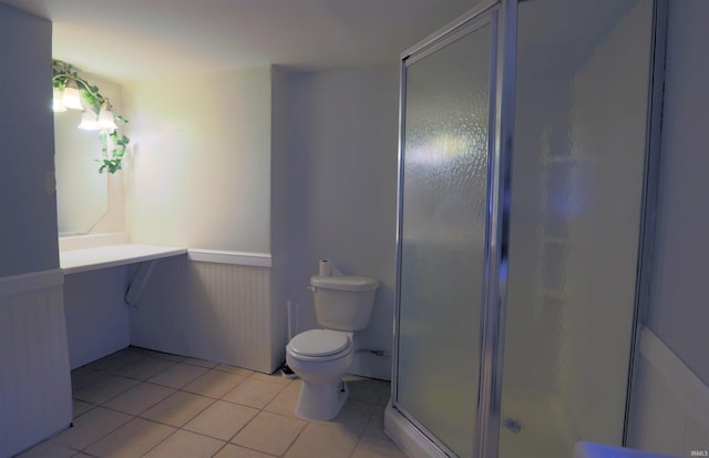 482 E Jefferson St, Andrews, IN 46702 - full bath featuring toilet, a stall shower, tile patterned floors, and a wainscoted wall