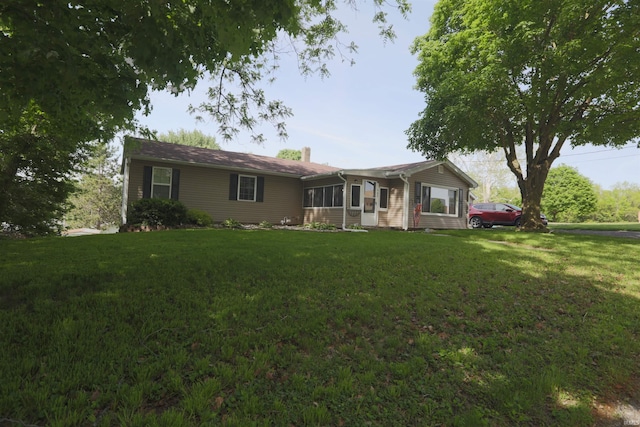 482 E Jefferson St, Andrews, IN 46702 - view of front of property featuring a chimney and a front lawn