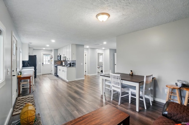 202 E Pickwick Dr, Syracuse, IN 46567 - living area featuring wood finished floors, a textured ceiling, baseboards, and recessed lighting