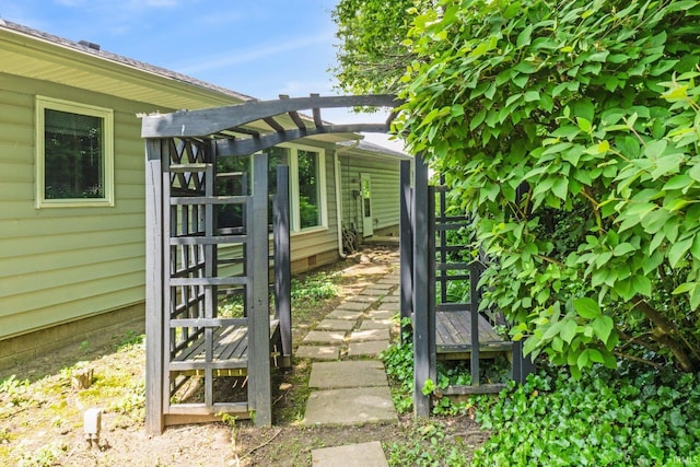 10317 Bass Rd, Fort Wayne, IN 46818 - view of doorway to property