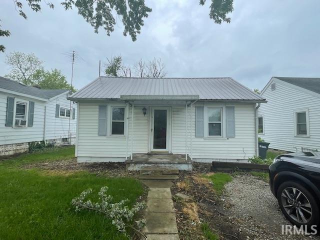 3007 S Hackley St, Muncie, IN 47302 - view of front facade with metal roof