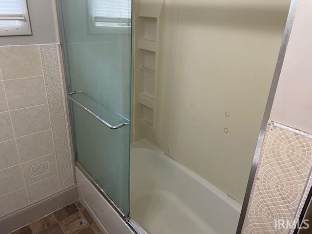 3007 S Hackley St, Muncie, IN 47302 - bathroom featuring enclosed tub / shower combo