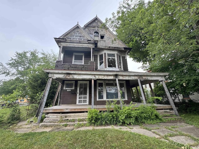 806 E Market St, Logansport, IN 46947 - victorian-style house featuring covered porch