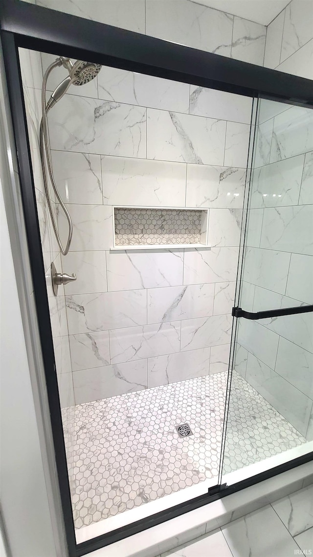 2022 W Blackberry Trl, Warsaw, IN 46582 - full bathroom featuring a shower stall