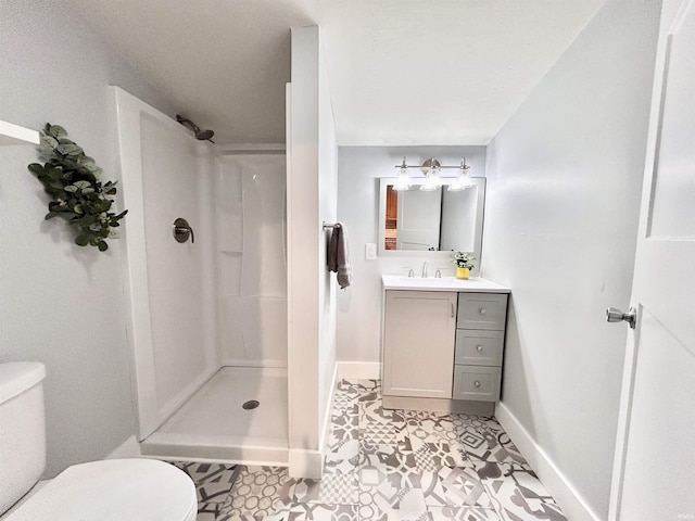 604 W Franklin St, Colfax, IN 46035 - full bath featuring toilet, a walk in shower, vanity, and baseboards
