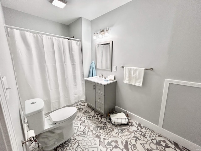 604 W Franklin St, Colfax, IN 46035 - bathroom featuring toilet, vanity, and a shower with shower curtain