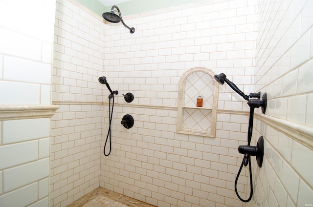 113 Lakewood Dr, Vincennes, IN 47591 - bathroom with a tile shower