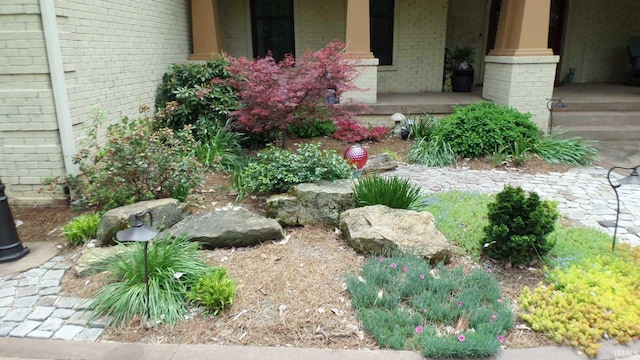 113 Lakewood Dr, Vincennes, IN 47591 - view of yard featuring covered porch