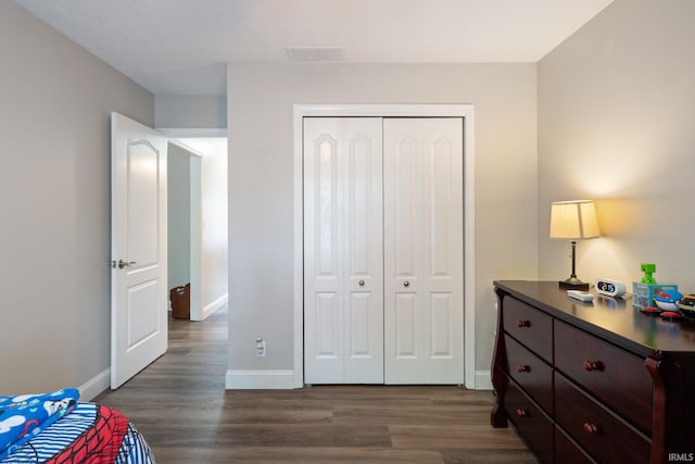 1606 Waverly Dr, Lafayette, IN 47909 - bedroom featuring dark wood-style floors, baseboards, and a closet